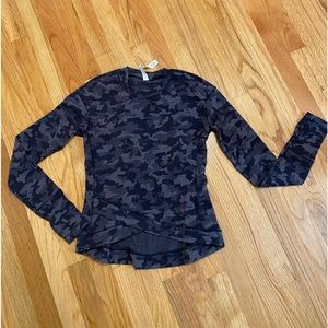 Lululemon thick shirt EUC size 6